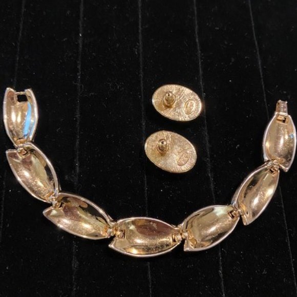 VTG Trifari Brushed Gold Bracelet and Red Earrings - Picture 7 of 7